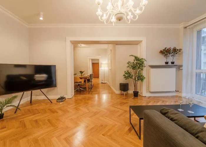 Big - Center - 4 - 6 Beds - 2 Balcony - 12 People - 100m2 Appartement