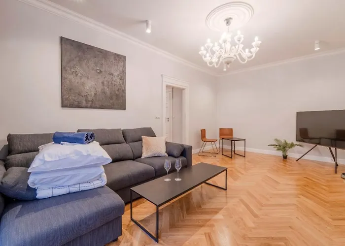 Big - Center - 4 - 6 Beds - 2 Balcony - 12 People - 100m2 * Wrocław