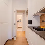 Big - Center - 4 - 6 Beds - 2 Balcony - 12 People - 100m2 * فروتسواف