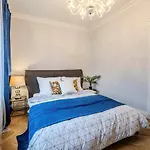 شقة Big - Center - 4 - 6 Beds - 2 Balcony - 12 People - 100m2 فروتسواف