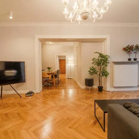 Big - Center - 4 - 6 Beds - 2 Balcony - 12 People - 100m2 Apartmán