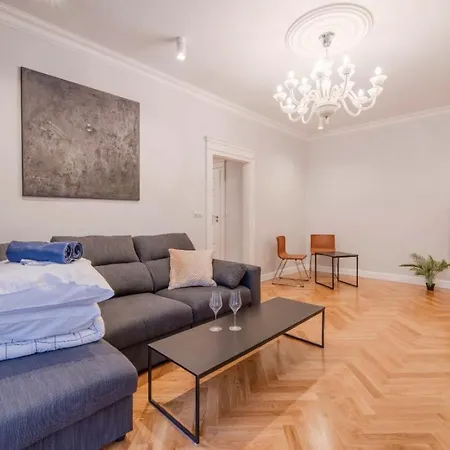 Big - Center - 4 - 6 Beds - 2 Balcony - 12 People - 100m2 * Vratislav