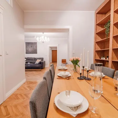 Big - Center - 4 - 6 Beds - 2 Balcony - 12 People - 100m2 아파트 *