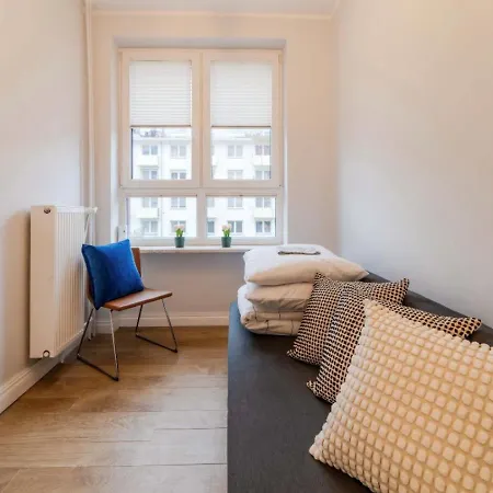 아파트 Big - Center - 4 - 6 Beds - 2 Balcony - 12 People - 100m2 *