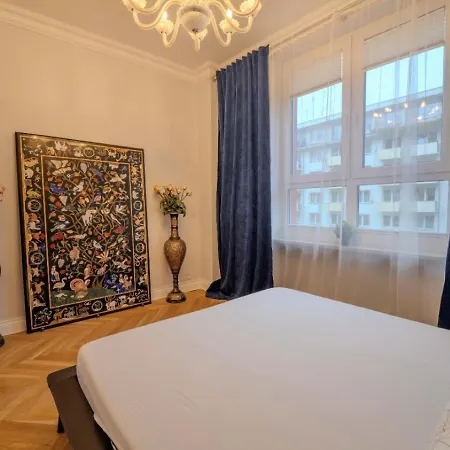 Big - Center - 4 - 6 Beds - 2 Balcony - 12 People - 100m2 * 브로츠와프