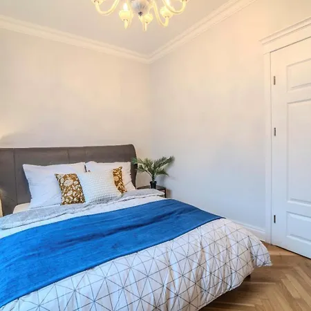 Apartmán Big - Center - 4 - 6 Beds - 2 Balcony - 12 People - 100m2 *