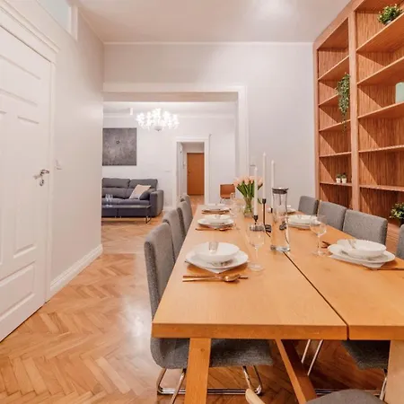 Big - Center - 4 - 6 Beds - 2 Balcony - 12 People - 100m2 Apartmán Vratislav