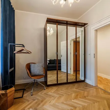 Big - Center - 4 - 6 Beds - 2 Balcony - 12 People - 100m2 브로츠와프