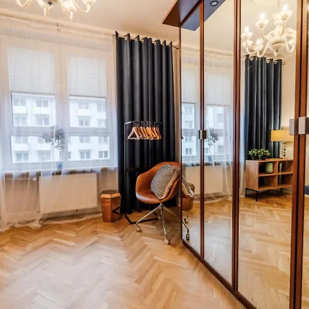 Big - Center - 4 - 6 Beds - 2 Balcony - 12 People - 100m2 Apartment *