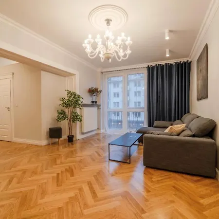 Big - Center - 4 - 6 Beds - 2 Balcony - 12 People - 100m2 Apartment Wroclaw