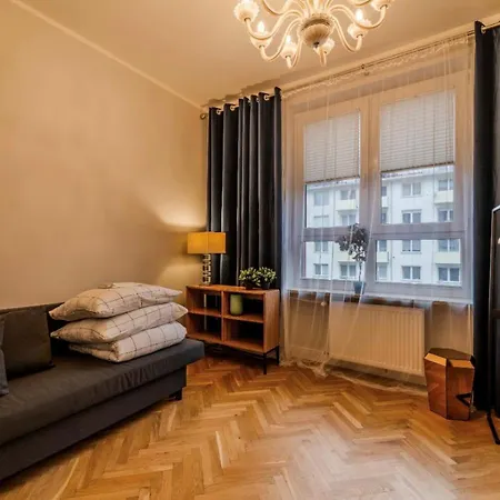 Big - Center - 4 - 6 Beds - 2 Balcony - 12 People - 100m2 * Vratislav