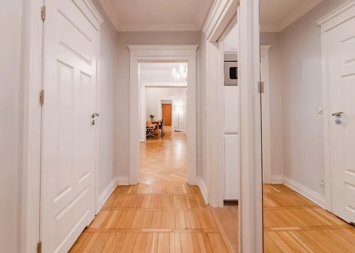 Big - Center - 4 - 6 Beds - 2 Balcony - 12 People - 100m2 * Wrocław