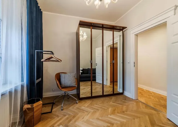 Big - Center - 4 - 6 Beds - 2 Balcony - 12 People - 100m2 Wrocław